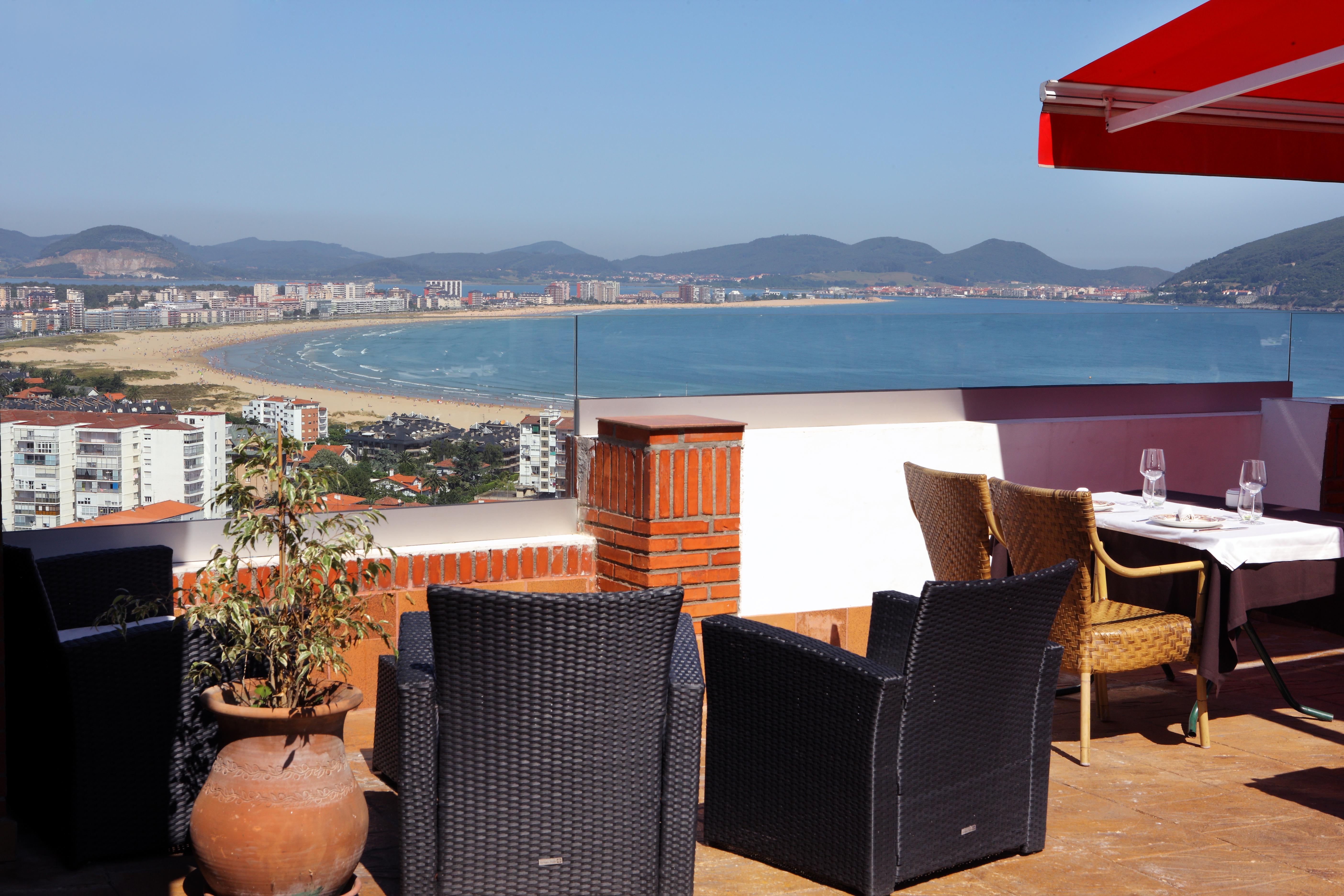 Hotel Restaurante Risco Laredo Exterior photo