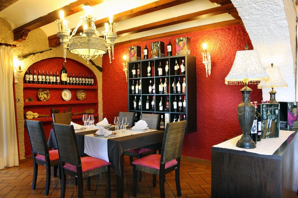 Hotel Restaurante Risco Laredo Exterior photo