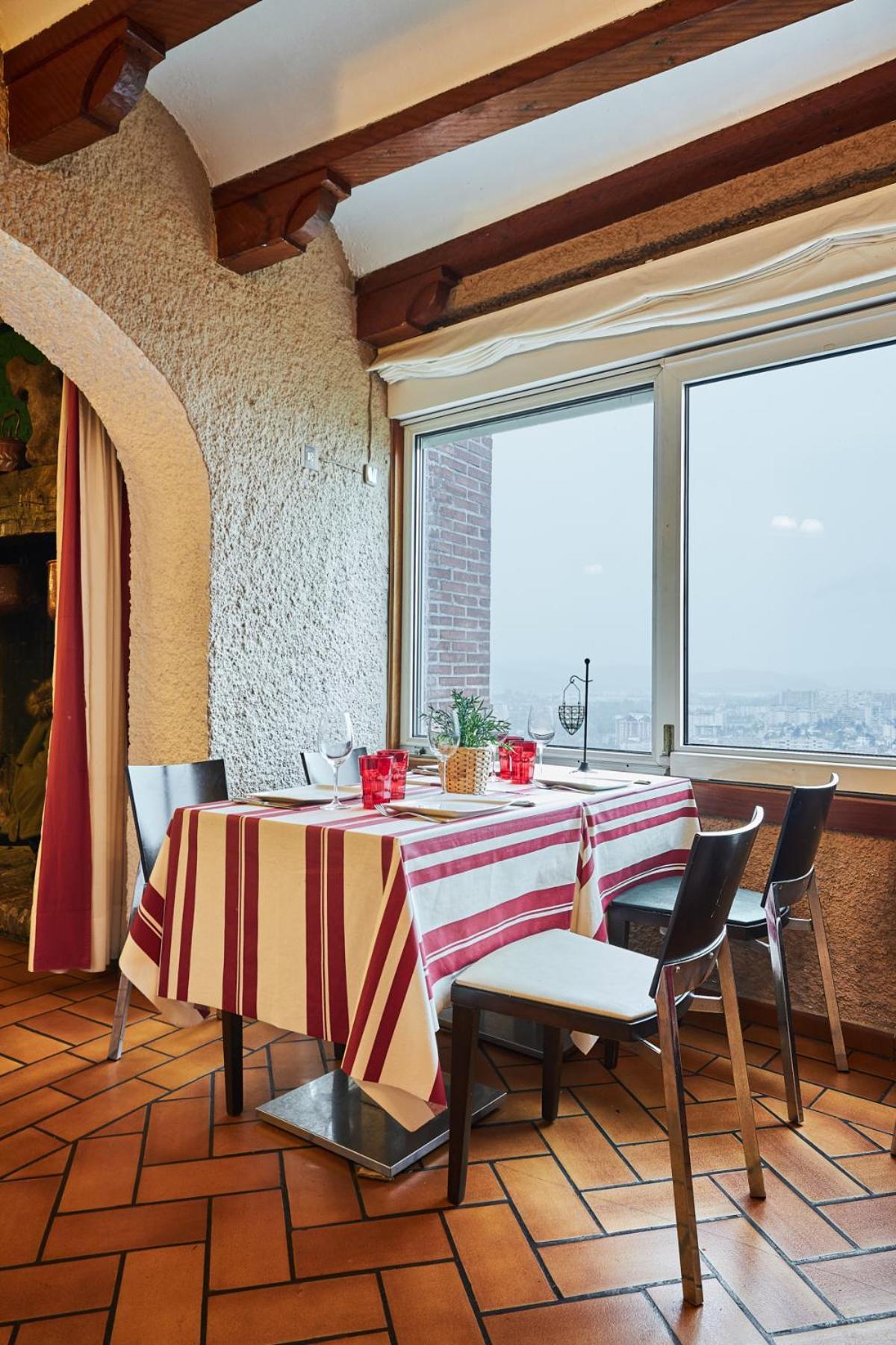 Hotel Restaurante Risco Laredo Exterior photo